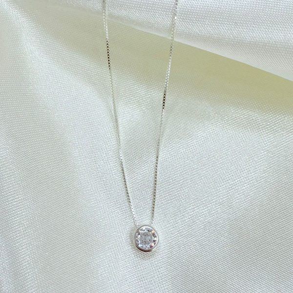 Collar en plata punto de luz