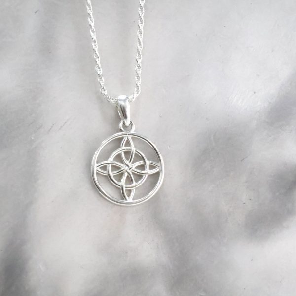 Cadena y colgante en plata